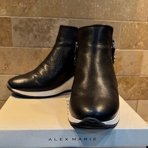 Alex Marie Black Leather Wedge Ankle Booties 7.5 side zips black / white heel